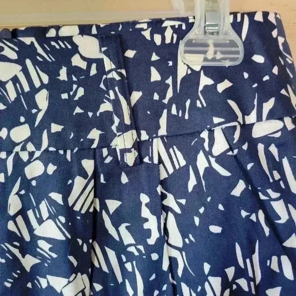 Forever 21 Juniors Sz Medium Mini Skirt Blue And White Pattern NWT - Picture 2 of 8
